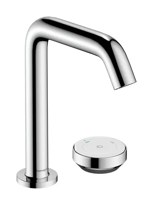 Hochglanzverchromter Waschtischmischer von Hansgrohe mit einem geschwungenen Wasserhahn und einem runden Bedienfeld zur Steuerung.